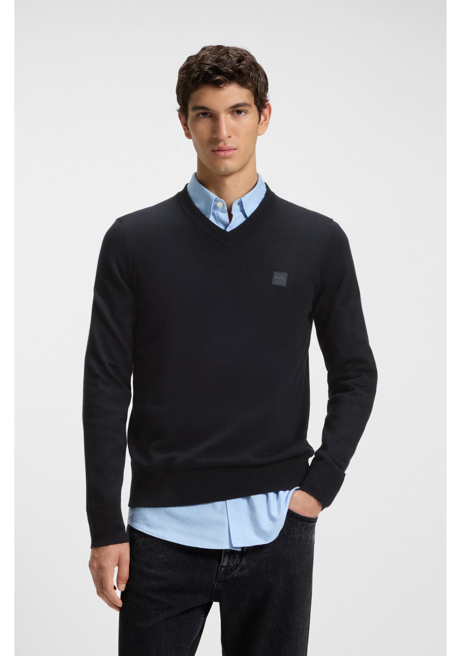 hbeu50534120_404_350 V-neck sweater in cotton and cashmere with logo patch - Image 1