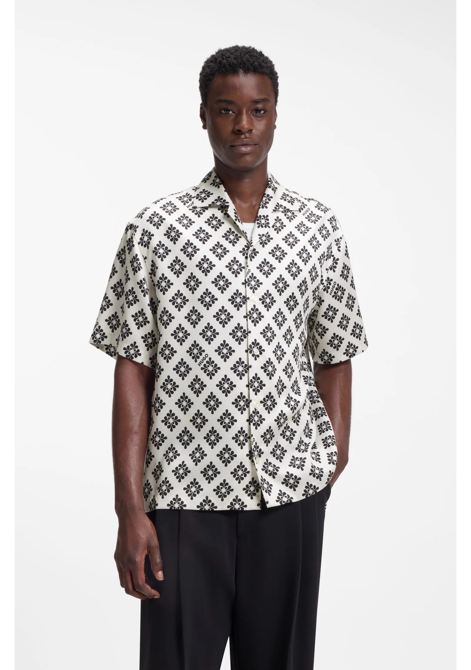 hbeu50560632_102_350 Oversized-fit shirt with statement print - Image 1