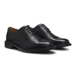 Oxford shoes in grained leather with cap toe
