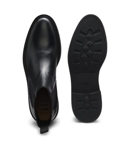 Chelsea boots in polished leather with signature stitching, Black